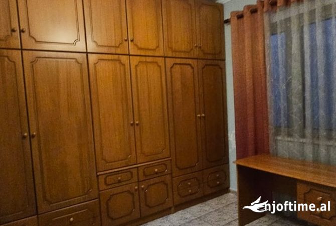 Shtepi me qera Apartament ne Tirane, 3+1, Mobilimi E mobiluar, Pagesa 80,000  Leke.