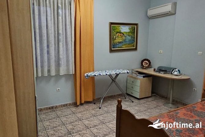 Shtepi me qera Apartament ne Tirane, 3+1, Mobilimi E mobiluar, Pagesa 80,000  Leke.