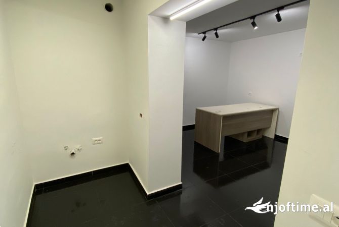 Ambient biznesi me qera 1+1 ne Tirane - 45,000 Leke