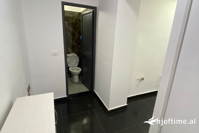 Ambient biznesi me qera 1+1 ne Tirane - 45,000 Leke