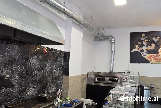 Ambient biznesi me qera 2+1 ne Tirane - 1,000 Euro