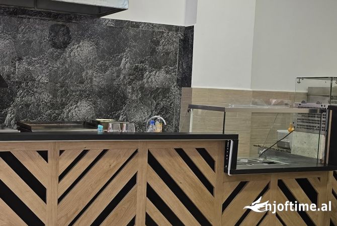 Ambient biznesi me qera 2+1 ne Tirane - 1,000 Euro