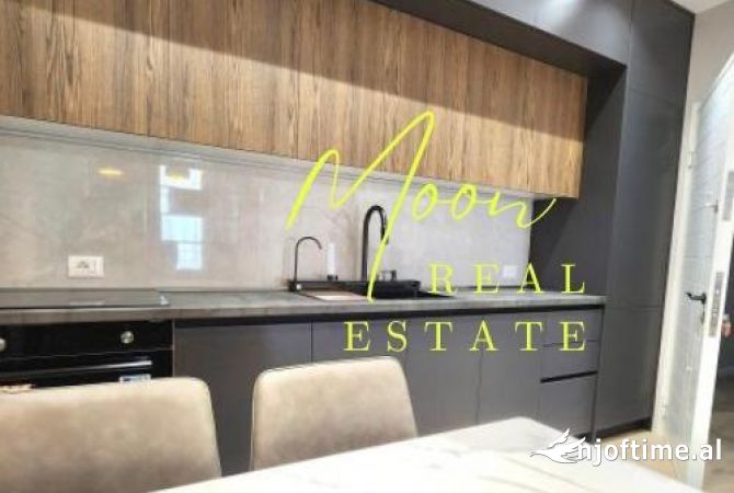 Shtepi ne shitje Apartament ne Tirane, 1+1, Mobilimi Pjeserisht e mobiluar, Pagesa 128,000  Euro.