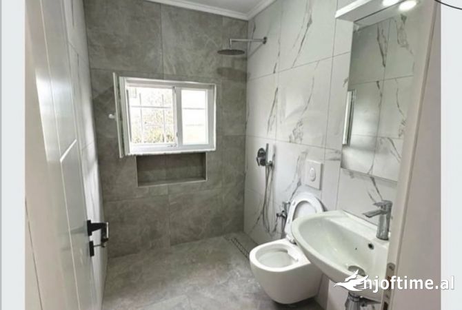 Shtepi ne shitje Apartament ne Tirane, 1+1, Mobilimi Pjeserisht e mobiluar, Pagesa 75,000  Euro.