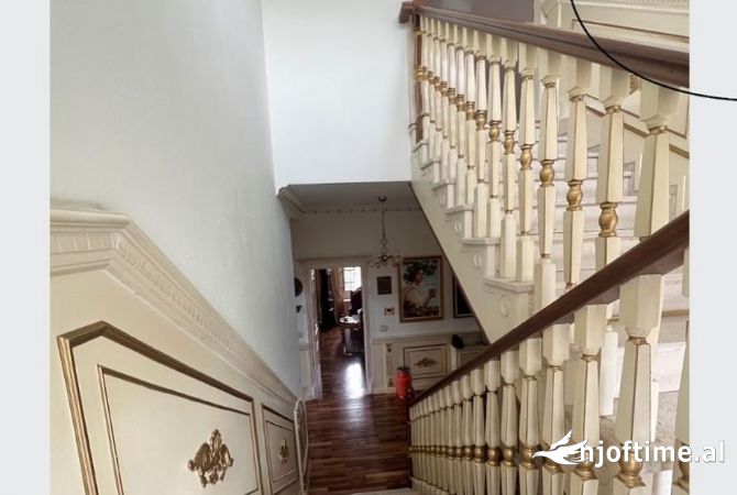 Shtepi ne shitje Vila Luksoze ne Tirane, 7+1, Mobilimi E mobiluar, Pagesa 1,000,000  Euro.