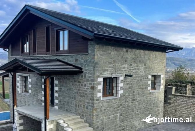Shtepi ne shitje 3+1 ne Berat - 550,000 Euro