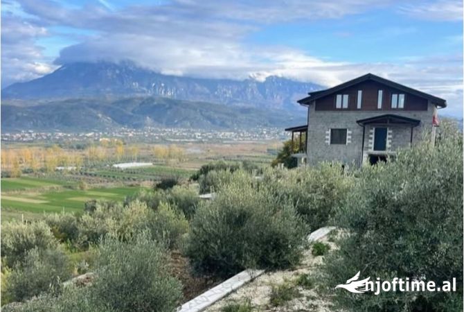 Luxury villas for sale in Berat 3+1, In Part