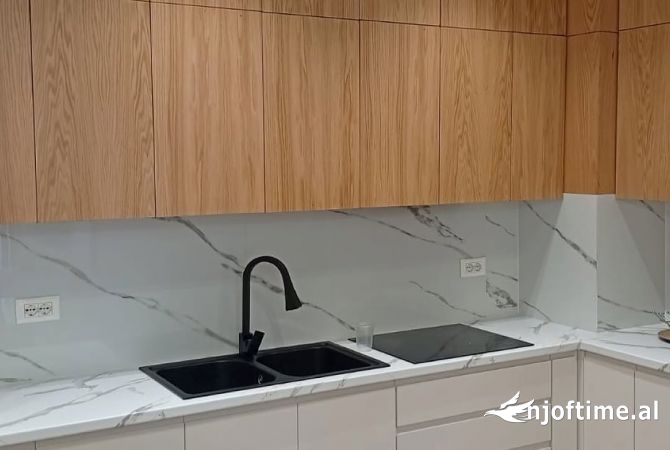 Shtepi me qera Apartament ne Tirane, 2+1, Mobilimi E mobiluar, Pagesa 800  Euro.