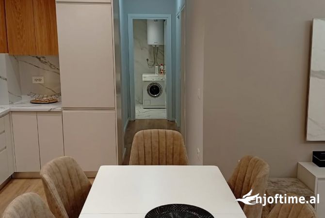 Shtepi me qera Apartament ne Tirane, 2+1, Mobilimi E mobiluar, Pagesa 800  Euro.