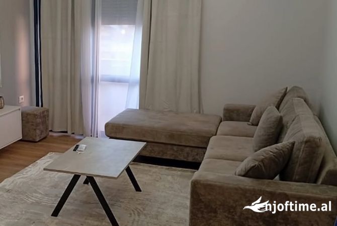 Shtepi me qera Apartament ne Tirane, 2+1, Mobilimi E mobiluar, Pagesa 800  Euro.