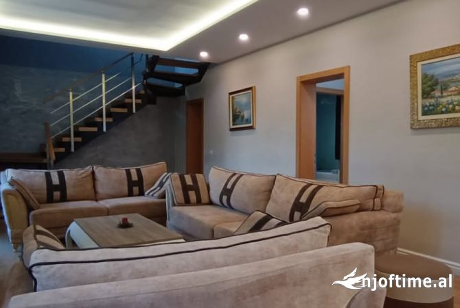 Shtepi me qera Vila Luksoze ne Tirane, 2+1, Mobilimi E mobiluar, Pagesa 1,300  Euro.