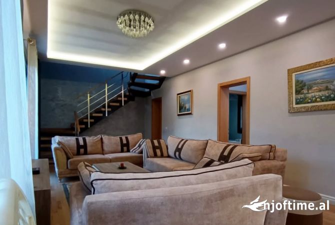 Shtepi me qera Vila Luksoze ne Tirane, 2+1, Mobilimi E mobiluar, Pagesa 1,300  Euro.