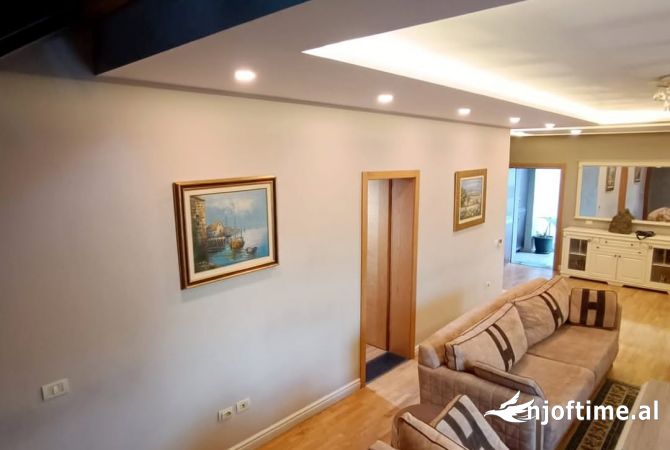 Shtepi me qera Vila Luksoze ne Tirane, 2+1, Mobilimi E mobiluar, Pagesa 1,300  Euro.