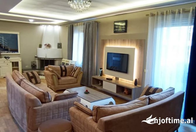 Shtepi me qera 2+1 ne Tirane - 1,300 Euro