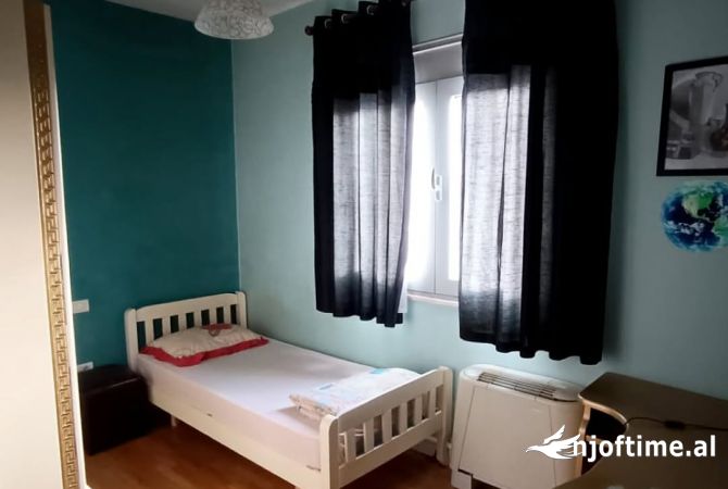 Shtepi me qera Vila Luksoze ne Tirane, 2+1, Mobilimi E mobiluar, Pagesa 1,300  Euro.