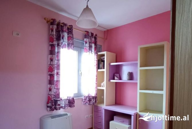 Shtepi me qera Vila Luksoze ne Tirane, 2+1, Mobilimi E mobiluar, Pagesa 1,300  Euro.