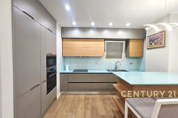 Shtepi ne shitje Apartament ne Tirane, 2+1, Mobilimi E mobiluar, Pagesa 170,000  Euro.