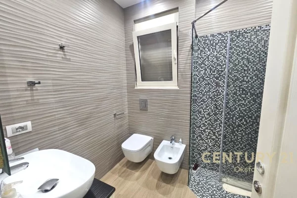 Shtepi ne shitje Apartament ne Tirane, 2+1, Mobilimi E mobiluar, Pagesa 170,000  Euro.