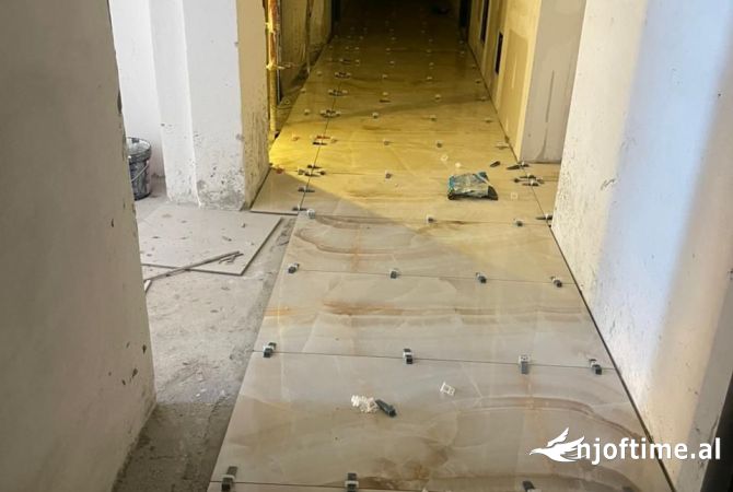 Shtepi ne shitje Apartament ne Tirane, 2+1, Mobilimi Bosh, pa mobiluar, Pagesa 300,000  Euro.