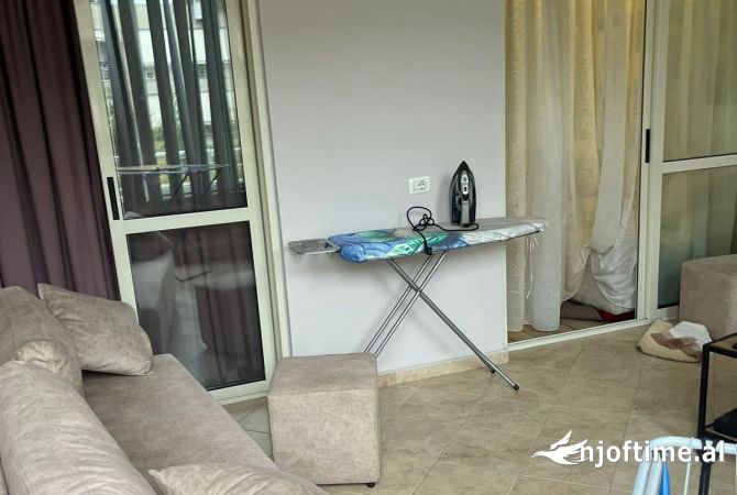 Shtepi me qera Apartament ne Tirane, 3+1, Mobilimi E mobiluar, Pagesa 900  Euro.