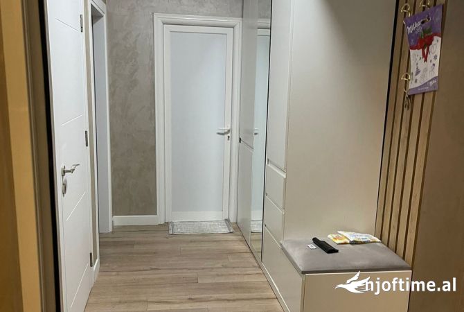 Shtepi me qera Apartament ne Tirane, 3+1, Mobilimi E mobiluar, Pagesa 900  Euro.