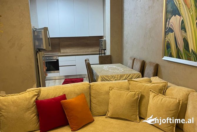 Shtepi me qera Apartament ne Tirane, 3+1, Mobilimi E mobiluar, Pagesa 900  Euro.