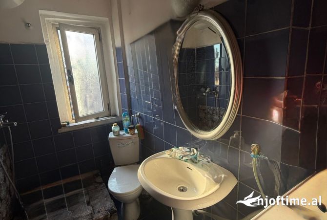Shtepi ne shitje Apartament ne Tirane, 2+1, Mobilimi E mobiluar, Pagesa 145,000  Euro.