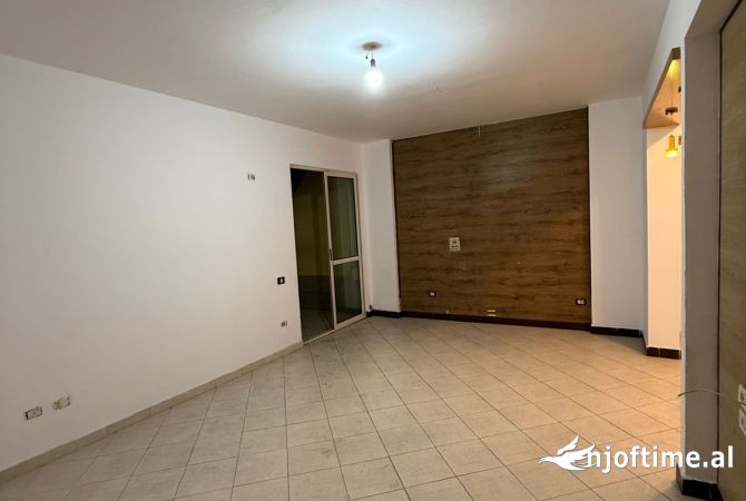 Shtepi ne shitje Apartament ne Tirane, 2+1, Mobilimi Bosh, pa mobiluar, Pagesa 175,000  Euro.