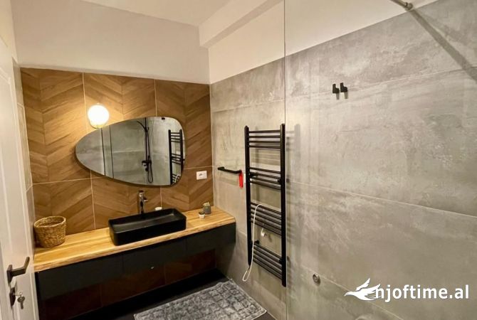 Shtepi ne shitje Apartament ne Vlore, 2+1, Mobilimi E mobiluar, Pagesa 142,000  Euro.