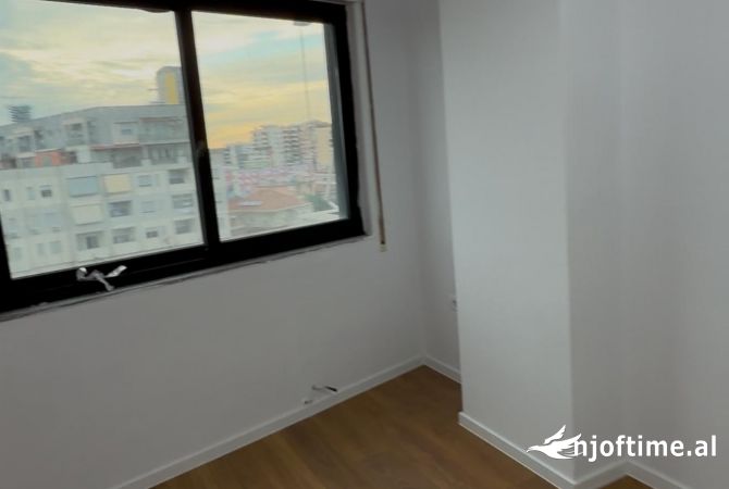 Shtepi ne shitje Apartament ne Tirane, 2+1, Mobilimi Bosh, pa mobiluar, Pagesa 185,000  Euro.