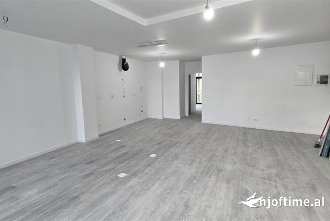 Shtepi me qera 2+1 ne Tirane - 1,300 Euro