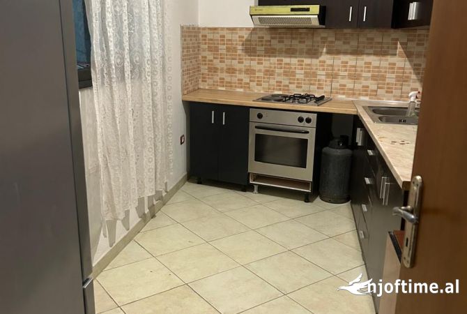 Shtepi me qera Apartament ne Tirane, 2+1, Mobilimi E mobiluar, Pagesa 48,000  Leke.