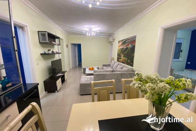 Shtepi me qera Apartament ne Tirane, 4+1, Mobilimi E mobiluar, Pagesa 800  Euro.