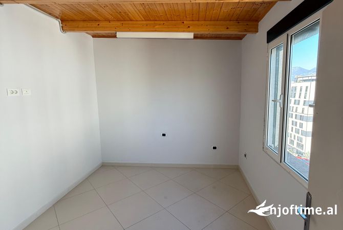 Shtepi me qera Apartament ne Tirane, 4+1, Mobilimi Bosh, pa mobiluar, Pagesa 1,500  Euro.