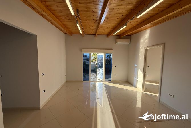 Shtepi me qera Apartament ne Tirane, 4+1, Mobilimi Bosh, pa mobiluar, Pagesa 1,500  Euro.