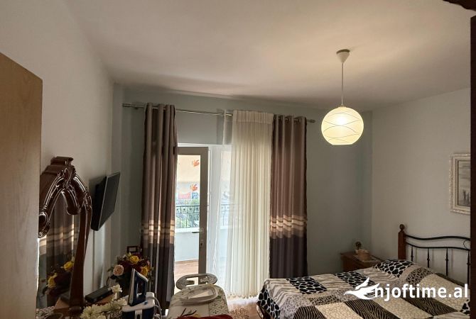 Shtepi ne shitje Apartament ne Tirane, 3+1, Mobilimi E mobiluar, Pagesa 195,000  Euro.