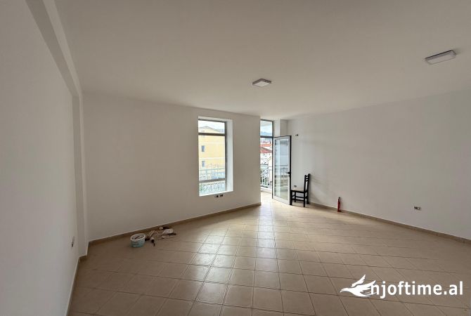 Shtepi ne shitje 2+1 ne Tirane - 180,000 Euro