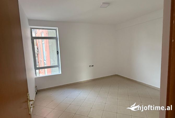 Shtepi ne shitje 2+1 ne Tirane - 180,000 Euro