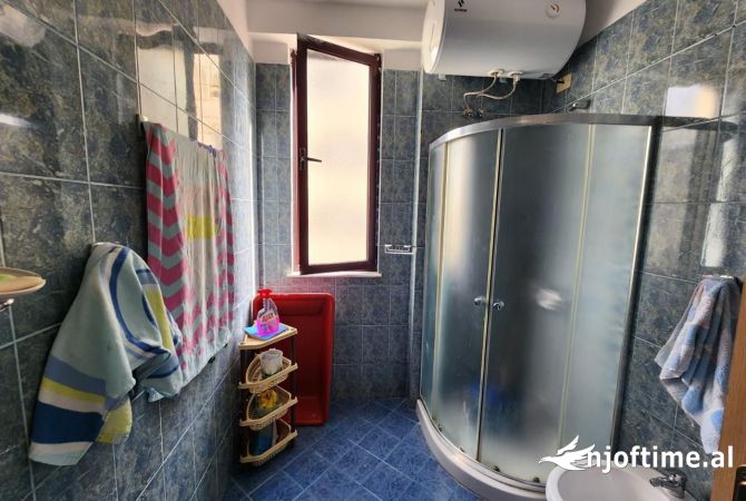Shtepi ne shitje Apartament ne Tirane, 2+1, Mobilimi E mobiluar, Pagesa 135,000  Euro.