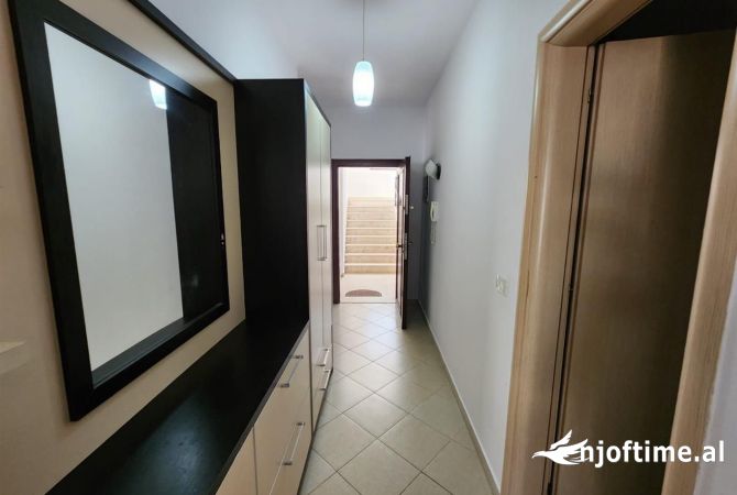 Shtepi ne shitje Apartament ne Tirane, 2+1, Mobilimi E mobiluar, Pagesa 135,000  Euro.