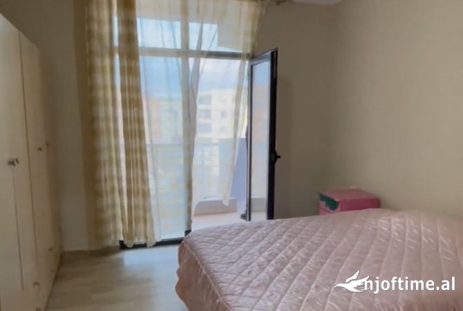 Shtepi ne shitje Apartament ne Tirane, 2+1, Mobilimi E mobiluar, Pagesa 142,000  Euro.