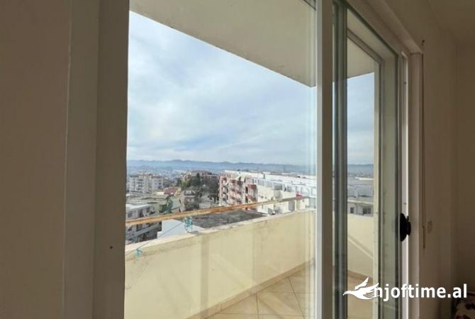 Shtepi me qera Apartament ne Tirane, 2+1, Mobilimi E mobiluar, Pagesa 300  Euro.