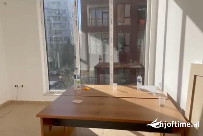 Shtepi me qera Apartament ne Tirane, 3+1, Mobilimi Bosh, pa mobiluar, Pagesa 1,200  Euro.