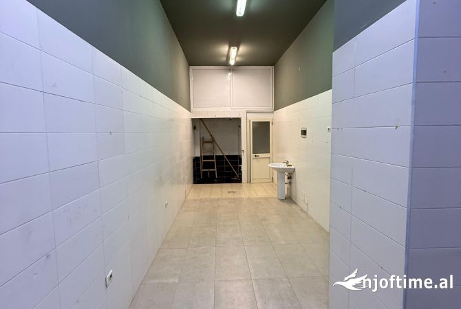 Ambient biznesi me qera 1+1 ne Tirane - 30,000 Leke