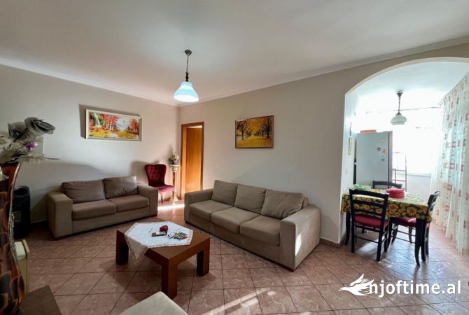 Shtepi me qera 2+1 ne Tirane - 58,000 Leke