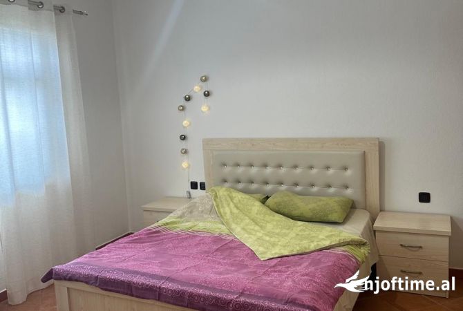 Shtepi me qera Apartament ne Tirane, 2+1, Mobilimi E mobiluar, Pagesa 50,000  Leke.