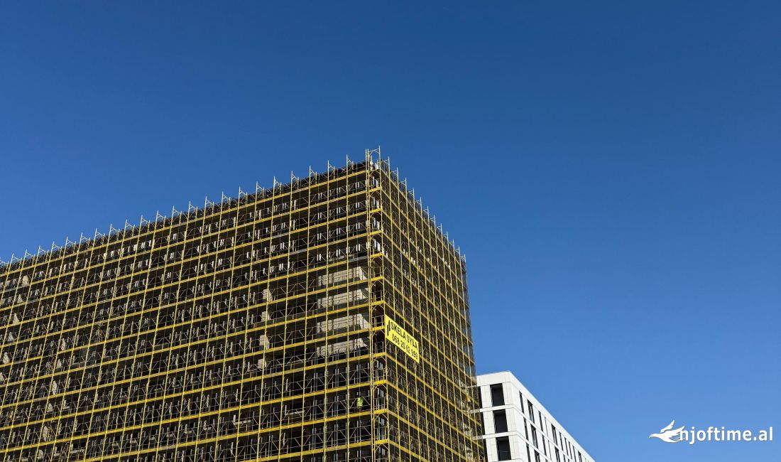 Shtepi ne shitje Apartament ne Tirane, 2+1, Mobilimi Bosh, pa mobiluar, Pagesa 152,750  Euro.