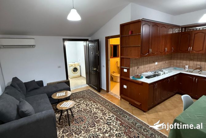 Shtepi me qera 2+1 ne Tirane - 400 Euro