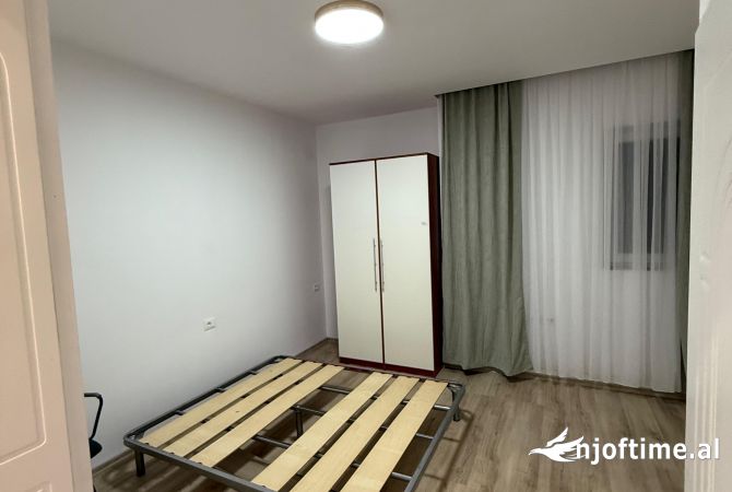 Shtepi me qera Apartament ne Tirane, 3+1, Mobilimi E mobiluar, Pagesa 700  Euro.
