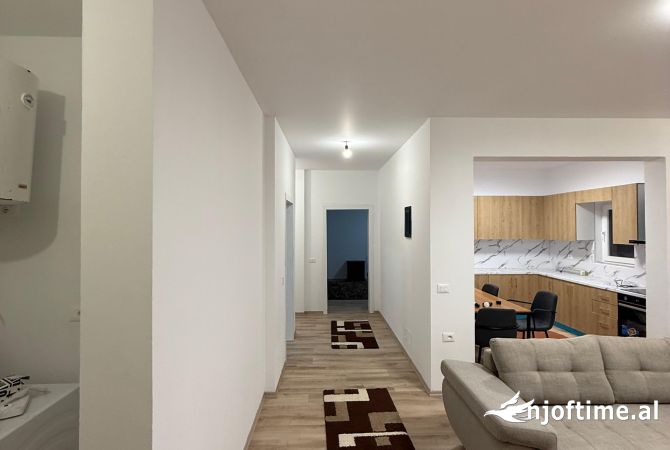 Shtepi me qera Apartament ne Tirane, 3+1, Mobilimi E mobiluar, Pagesa 700  Euro.